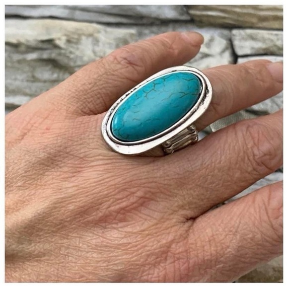 Rodeo Night Paparazzi Crackled Turquoise Blue Stretch Ring Bauble Earrings Set - Picture 3 of 4